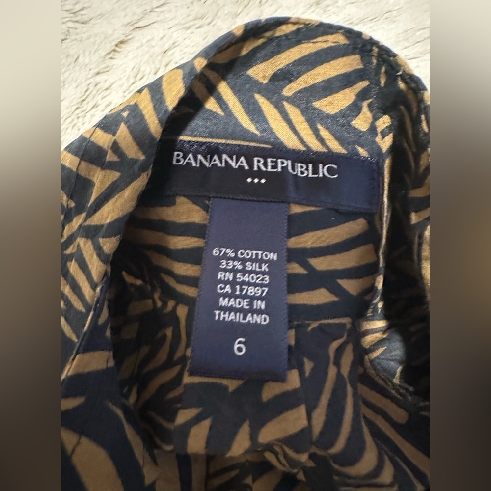 Banana Republic Tropical Leaf Pleated Patterned Blouse - Picture 4 of 9